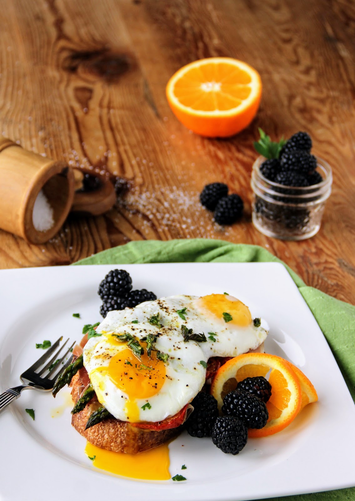 Sunday Brunch Series: Eggs on Toast with Prosciutto, Roasted Asparagus